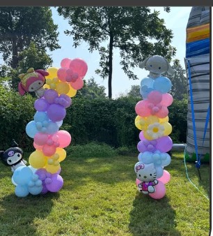 Pastel character-themed balloon columns for a kids party